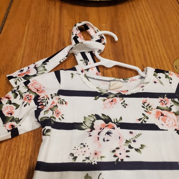 Newborn Onesies with tie at the bottom & Matching Hair ribbon. NWOT - Picture 8 of 15
